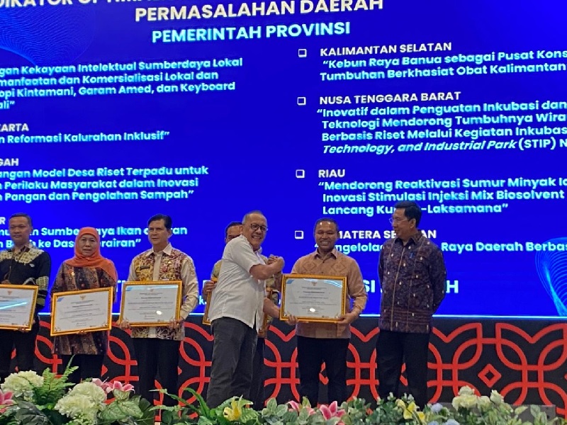 Kepala BRIN Laksamana Tri Handoko diterima secara resmi oleh Gubernur Riau Abdul Wahid dalam acara di Auditorium Sumitro Djojohadikusumo, Gedung B.J. Habibie, Jakarta, Senin (27/10/2025).