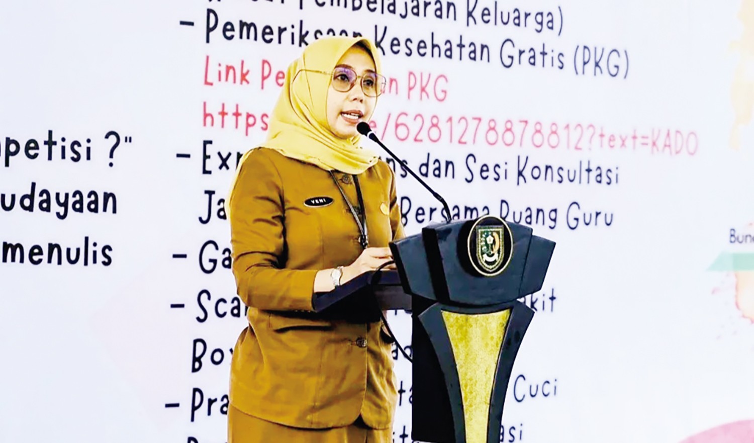 Kepala Dinas Perpustakaan dan Kearsipan Inhu Venisa Dwipa Sari SPSi MPSi saat menyampaikan sambutannya pada Festival Literasi 2025, Selasa (21/10/2025).