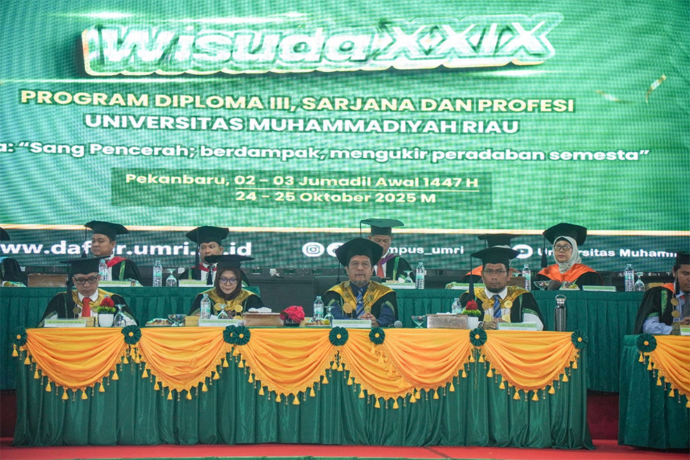Wisuda Umri pada Sidang Senat Terbuka Universitas Muhammadiyah Riau, Jumat (24/10/2025).