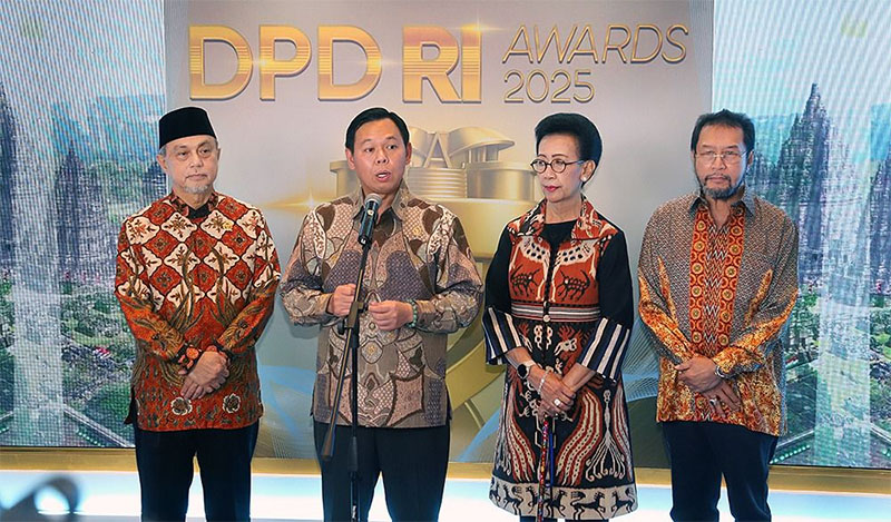Ketua DPD RI Sultan B Najamudin saat memberikan keterangan pers didamping wakil ketua DPD RI lainnya.