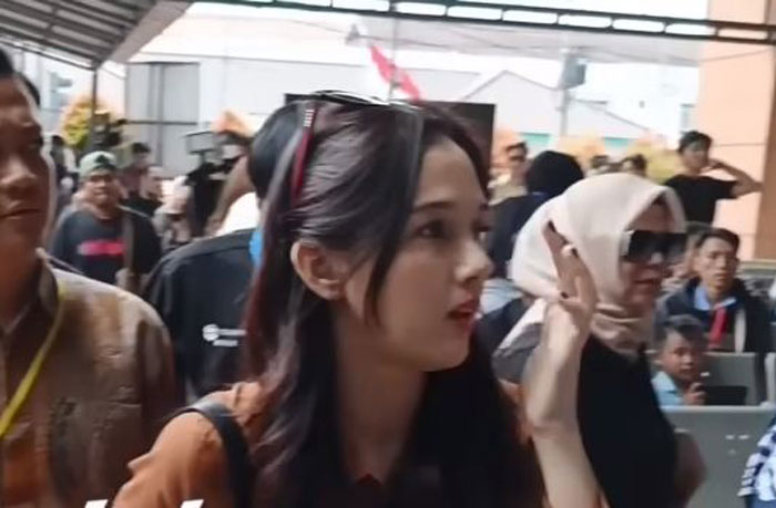 Meiza Aulia bersikeras cerai dengan suaminya Eza Gionino.