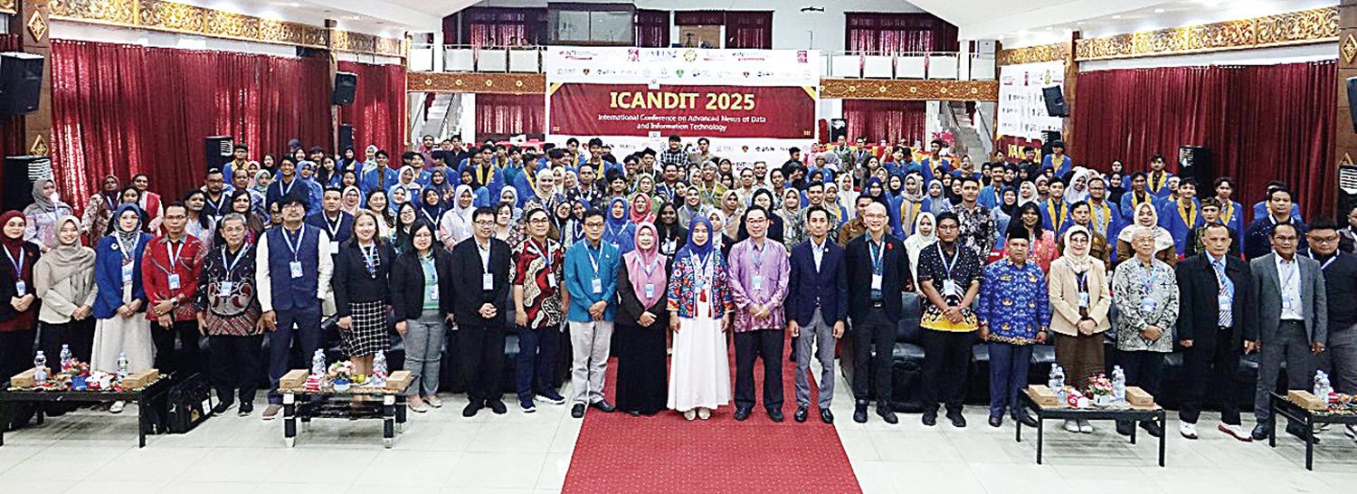 Rektor USTI Assoc Prof Dr Lusiana MKom  foto bersama para pimpinan dan akademisi perguruan tinggi empat negara dalam acara International Conference on Advanced Nexus of Data and Information Technology, Selasa (28/10/2025).