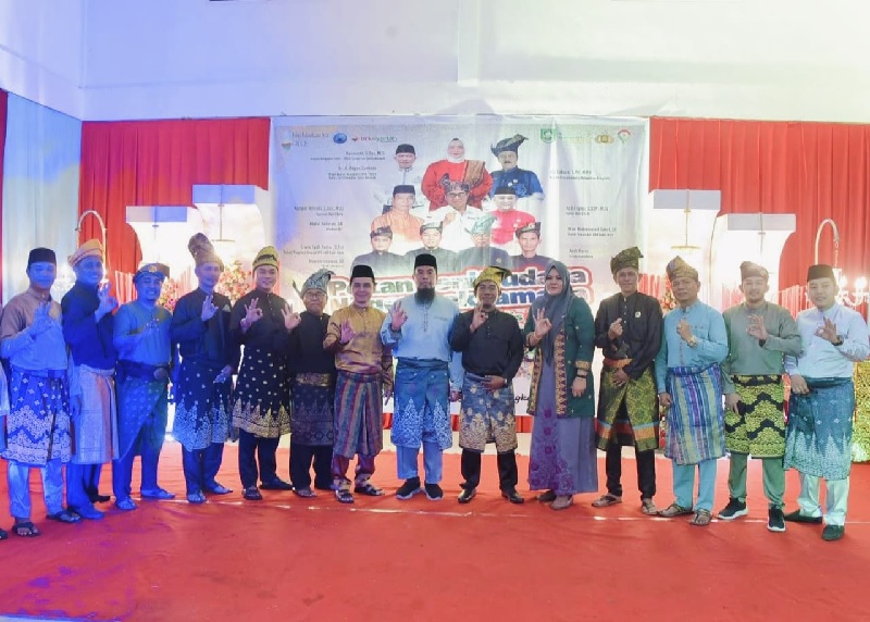 Foto bersama pada pembukaan Pekan Seni Budaya Negeri Laksamana Jilid II tahun 2025.