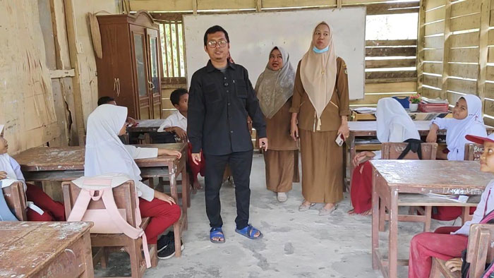Kondisi bangunan Sekolah Dasar Negeri (SDN) 020 Desa Pangkalan Baru di Kecamatan Siak Hulu, Kabupaten Kampar, sangat memprihatinkan.