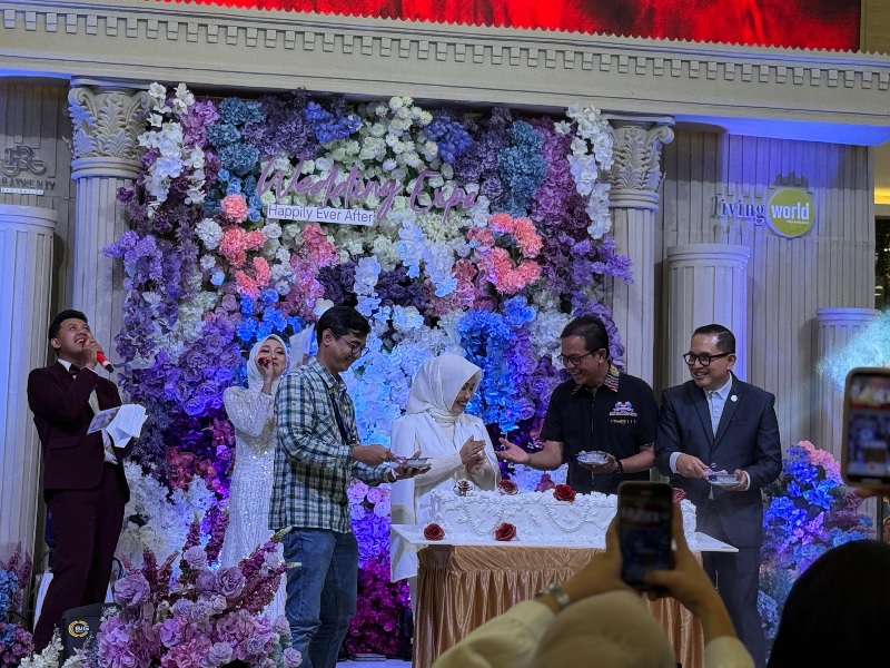 Suasana pembukaan iven Wedding Expo &ldquo;Happily Ever After&rdquo; di Living World Pekanbaru yang berlangsung mulai 28 Oktober hingga 3 November 2025.