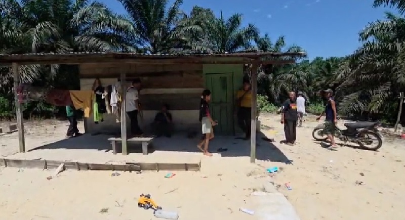 Suasana rumah korban di RT 02 RW 02, Kelurahan Rantau Panjang, Kecamatan Rumbai, Kota Pekanbaru, Kamis (30/10/2025).