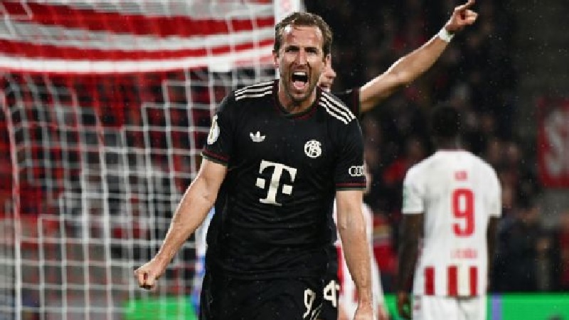 Harry Kane merayakan gol keduanya melawan FC Cologne 4-1 di ajang Pial Jerman, Kamis (30/10/2025) dini hari WIB.