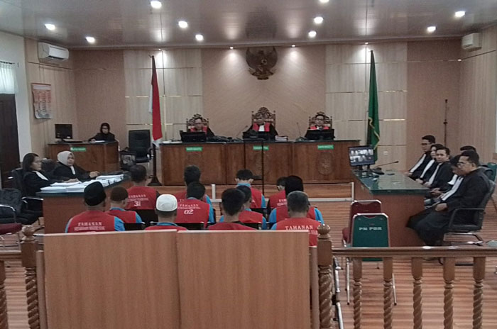 Para terdakwa perkara kerusuhan di Siak menghadapi sidang tuntutan dari JPU di PN Pekanbaru pada Kamis (30/10/2025).