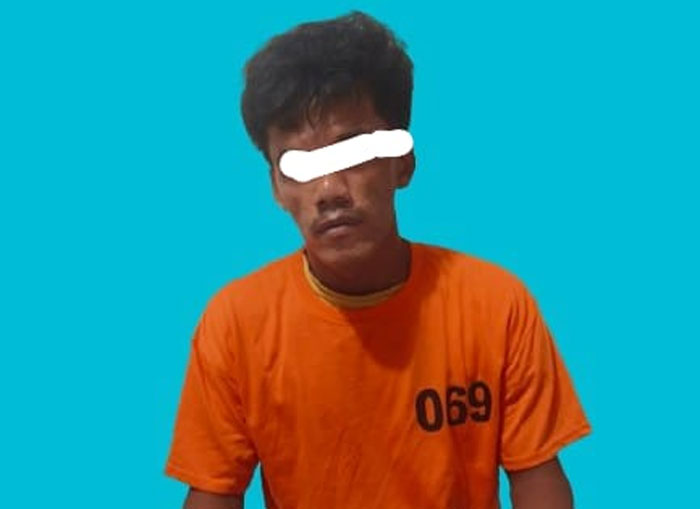 Pr warga Desa Segati Langgam berhasil ditangkap Tim Opsnal Satresnarkoba Polres Pelalawan beserta barang bukti 17 paket sabu di Dusun Kampung Baru, Desa Segati, Kecamatan Langgam.