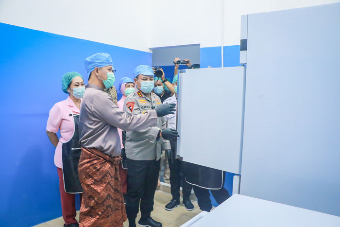 Wako Pekanbaru, Agung Nugroho saat meninjau langsung Satuan Pelayanan Pemenuhan Gizi (SPPG) Polresta Pekanbaru.