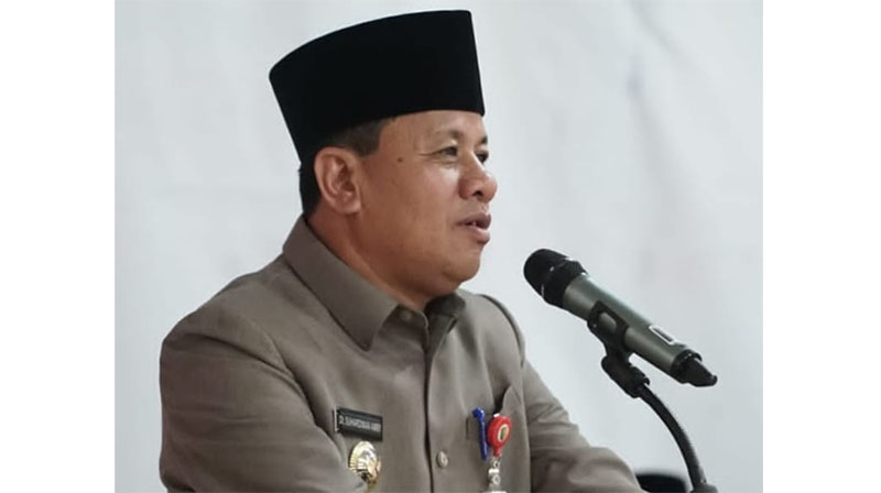 Bupati Kuansing Dr H Suhardiman Amby