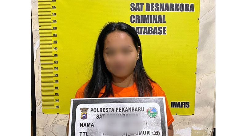 RS , saat diamankan Satreskoba Polresta Pekanbaru
