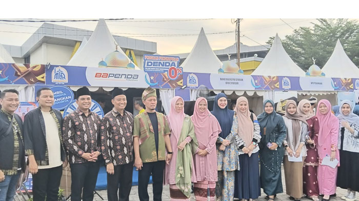 Wako Agung Nugroho saat meninjau stand-stand bazar MTQ tingkat Kota Pekanbaru, Ahad (2/11/2025).