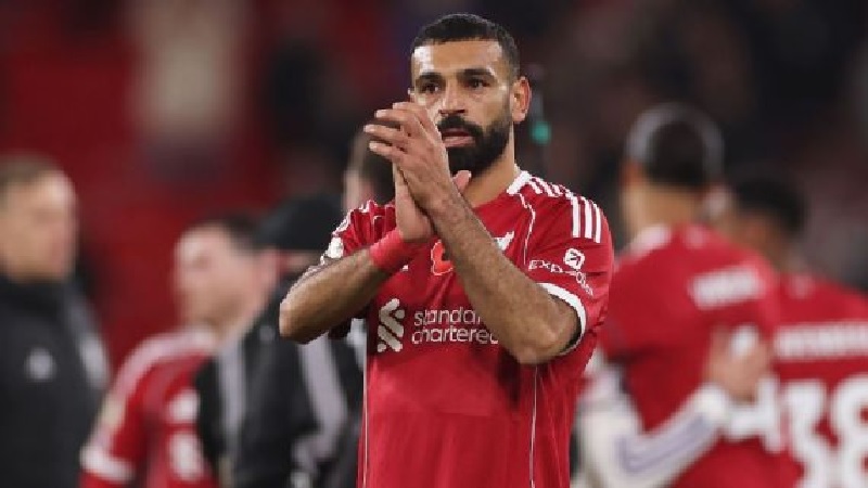 Gol bersejarah Mohamed Salah membantu Liverpool meraih kemenangan 2-0 atas Aston Villa.