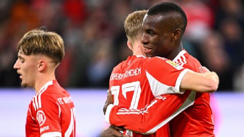 Nicolas Jackson merayakan gol pertamanya di Bundesliga dalam kemenangan 3-0 Bayern Munchen atas Bayer Leverkusen.