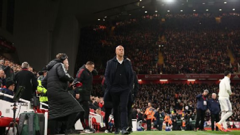 Liverpool menghentikan keterpurukan dengan kemenangan 2-0 yang konsisten atas Aston Villa pada hari Sabtu, yang didukung oleh pendukung Anfield yang mendukung Arne Slot di bangku cadangan tuan rumah.