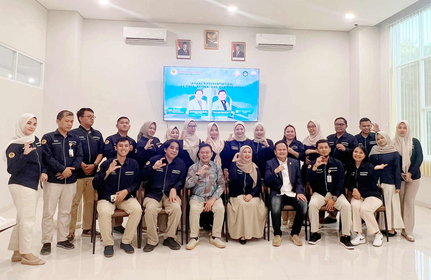 Foto bersama saat penyelenggaraan Kuliah Umum yang digelar di Gedung Fakultas Kedokteran Universitas Awal Bros, Sabtu (1/11).