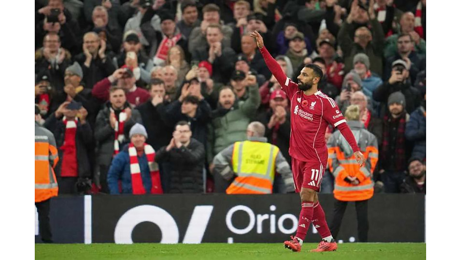 Pemain Liverpool, Mohamed Salah, merayakan gol dalam pertandingan Liga Inggris melawan Aston Villa di Anfield, Ahad (2/11/2025).