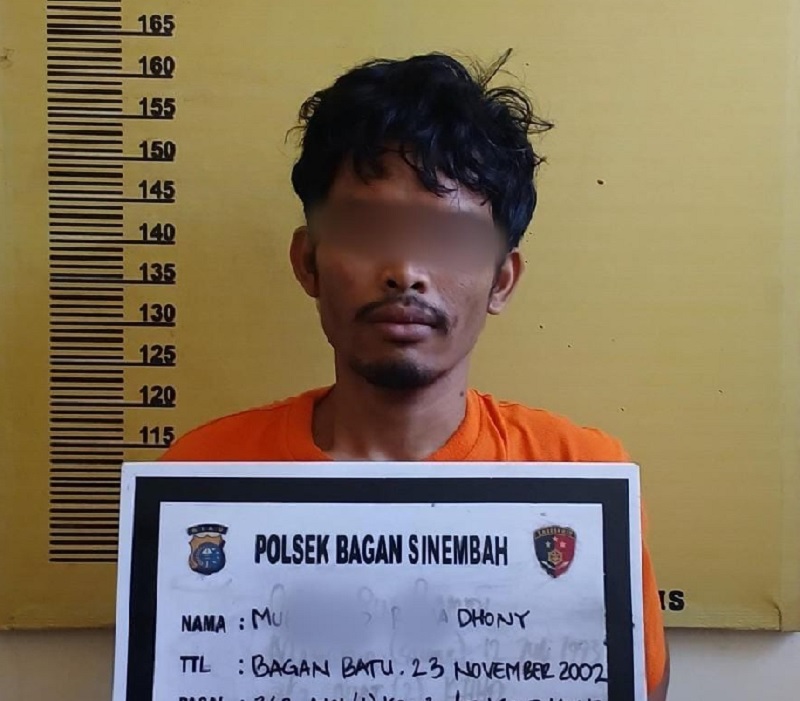 Tersangka MD saat ditahan di Polsek Bagan Sinembah.