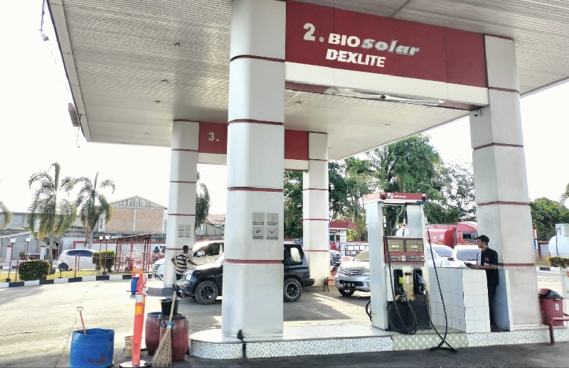 Kondisi SPBU yang berada Jalan Tuanku Tambusai Pasirpengaraian tidak terlihat kendaraan mengisi BBM Bio Solar karena stok habis, Senin (3/11/2025) petang.