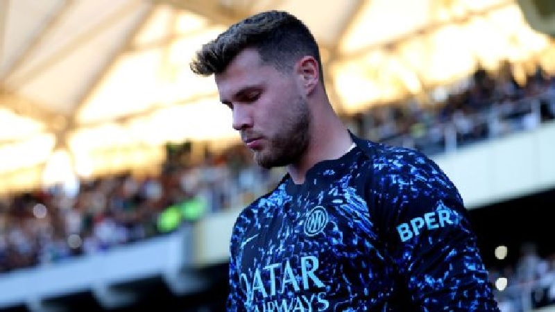 Kiper cadangan Inter Milan Josep Mart&iacute;nez