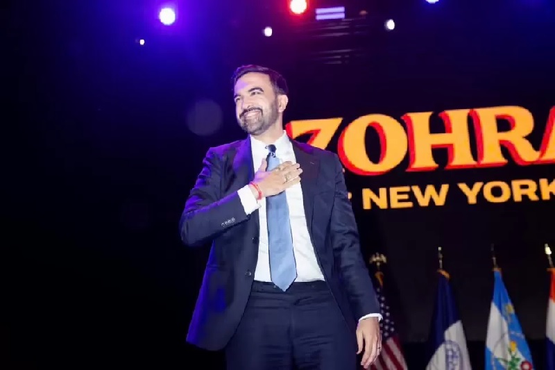 Zohran Mamdani menyampaikan pidato kemenangannya di Brooklyn Paramount, New York, usai resmi terpilih sebagai Wali Kota Muslim pertama dalam sejarah kota tersebut.