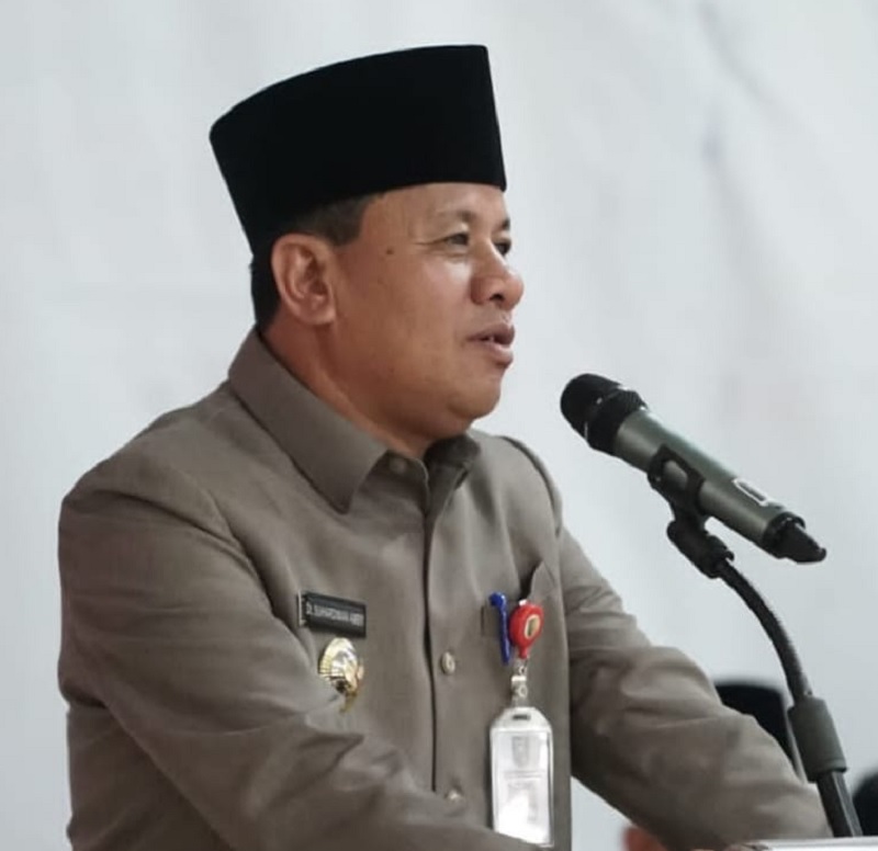 Bupati Kuansing Dr H Suhardiman Amby