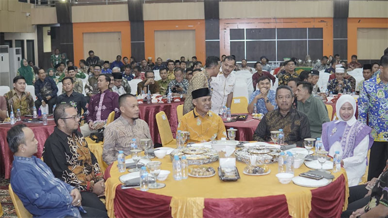 Bupati Inhil Herman didampingi unsur Forkopimda sambut Ketua PN dan Kajari dalam acara ramah tamah di Gedung Engku Kelana Tembilahan, Rabu (5/11/2025) malam.