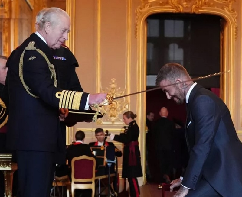 Mantan pemain Timnas Inggris David Beckham mendapatkan penghargaan dalam King