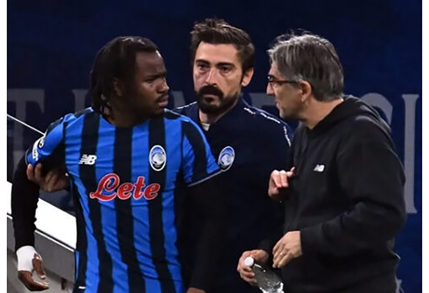 Striker Atalanta Ademola Lookman dan allenatore Ivan Juric bertengkar dan nyaris berkelahi usai pemain itu ditarik keluar dalam pertandingan di kandang Olympique de Marseille, Kamis (6/11/2025).