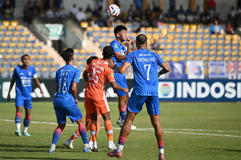 PSPS Pekanbaru (Jersey biru) vs Persiraja Banda Aceh, di Stadion Kaharuddin Nasution Rumbai Pekanbaru dalam lanjutan Liga 2 musim 2025-2025, Sabtu (8/11/2025).