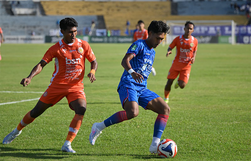 PSPS Pekanbaru (Jersey biru) vs Persiraja Banda Aceh, di Stadion Kaharuddin Nasution Rumbai Pekanbaru dalam lanjutan Liga 2 musim 2025-2025, Sabtu (8/11/2025).