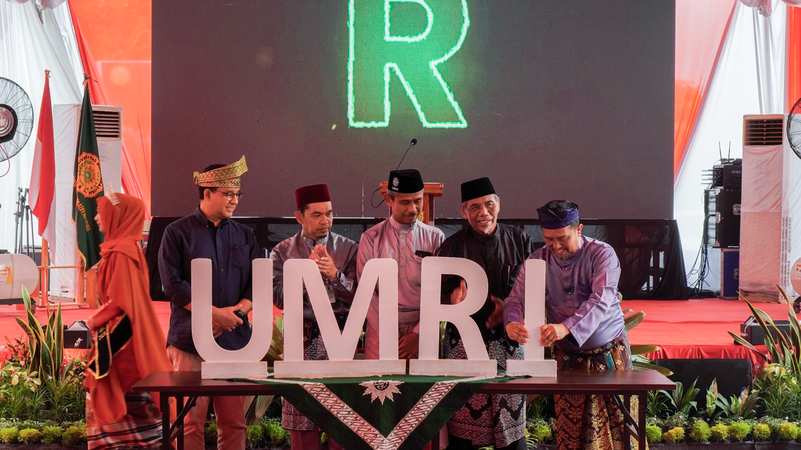 Anies Rasyid Baswedan dan Rektor Umri Dr Saidul Amin MA saat launching Penerimaan Mahasiswa Baru Umri Tahun Akademik 2026/2027, Jumat (7/11/2025).
