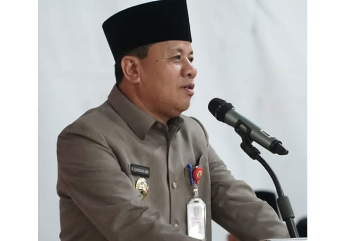 Bupati Kuansing Dr H Suhardiman Amby