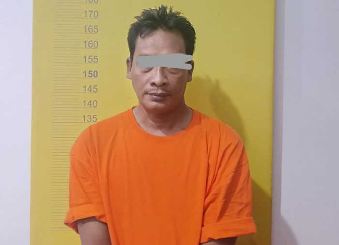Jamroni, satu dari empat pelaku pemerasan dengan modus mengaku sebagai anggota BNN dan membawa senjata api berhasil ditangkap tim Reskrim Polsek Pangkalan Kerinci di Kuantan Tengah Kuansing