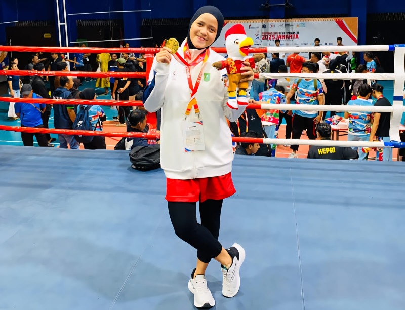 Sayna Safira usai bertanding di final kelas Women 54 kg pada Popnas XVII Jakarta 2025