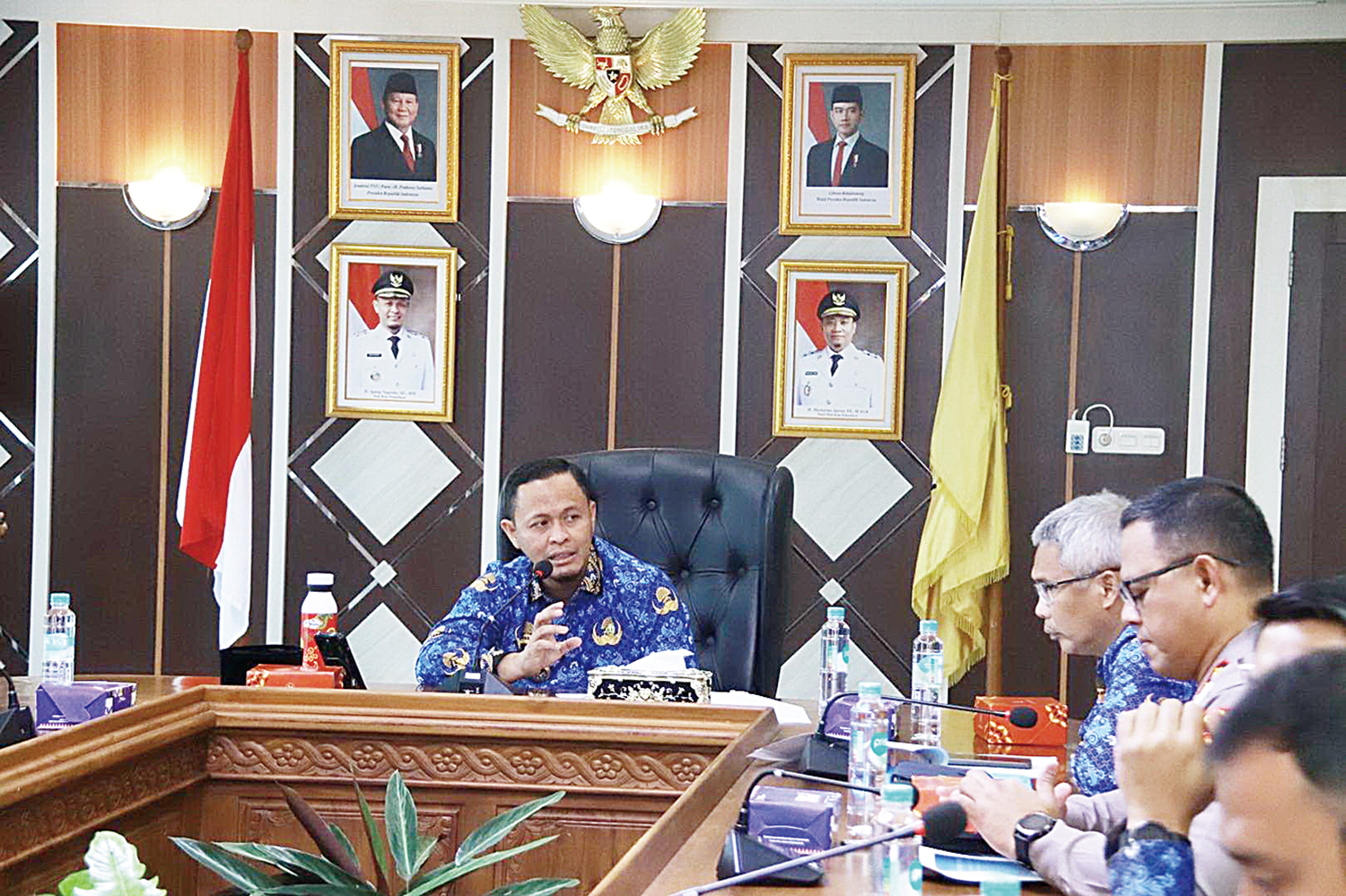 Wako Pekanbaru Agung Nugroho saat memimpin rapat pembangunan Simpang Sebidang Arifin Achmad-Sudirman, beberapa waktu lalu.