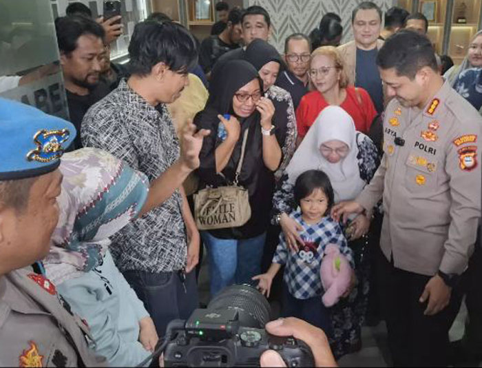 Bilqis, balita berumur 4 tahun kembali ke pelukan orangtuanya setelah diculik.
