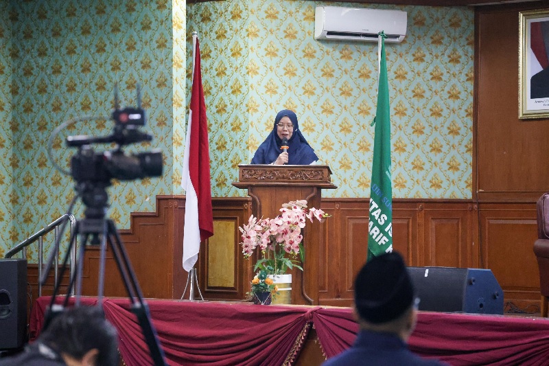 Dekan Fekonsos UIN Suska Riau Dr Desril Miftah