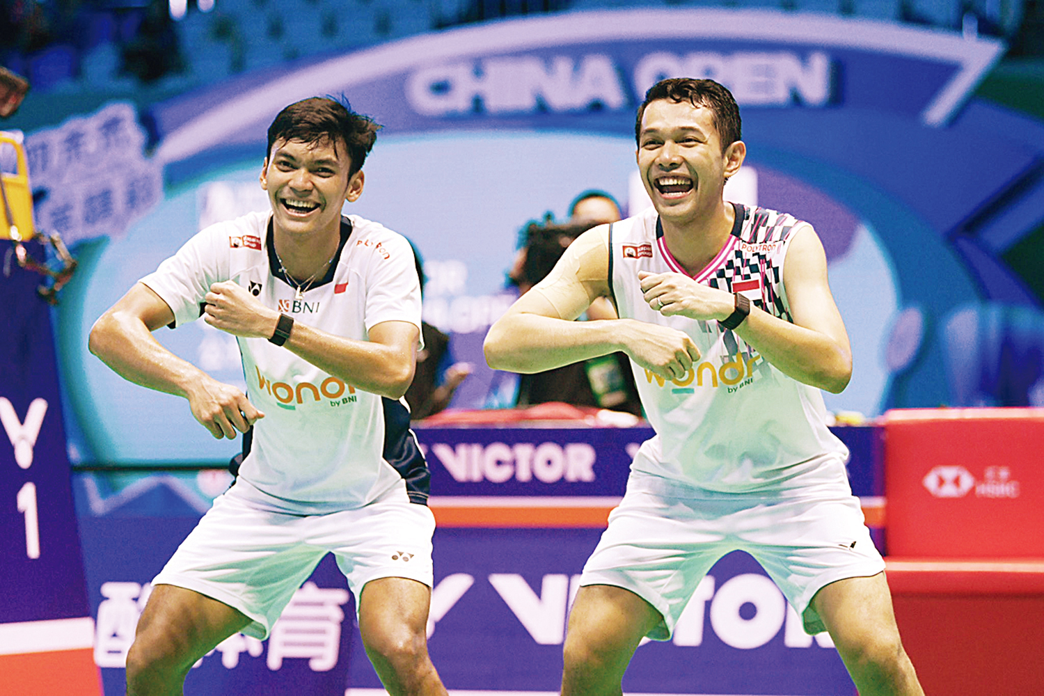 Fajar Alfian (kanan) bersama Muhammad Shohibul Fikri saat selebrasi seusai menjadi juara pada ajang Cina Open 2025 di Olympic Sports Center Gymnasium, Changzhou, beberapa waktu lalu.