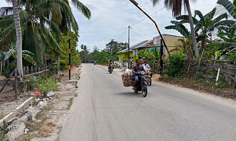 Portal ruas Jalan Simpang Mangga, Kelurahan Benai, Kecamatan Benai, Kamis (13/11/2025) terlihat sudah dibuka Pemkab Kuansing.