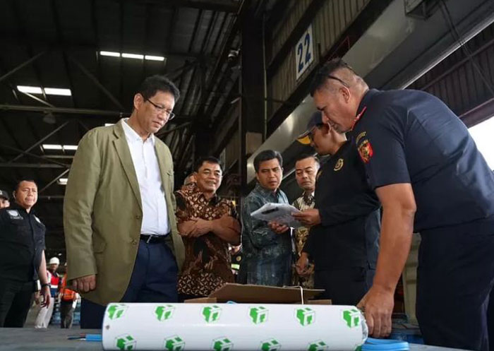 Purbaya Yudhi Sadewa ketika sidak ke Bea Cukai Pelabuhan Tanjung Perak, Surabaya, Jawa Timur.