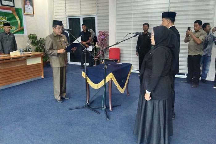 Pj Sekdakab Inhu, H Syahruddin S.Sos MT saat melantik pejabat administrator dan pengawas dilingkungan Pemkab Inhu, Kamis,(13/11/2025)