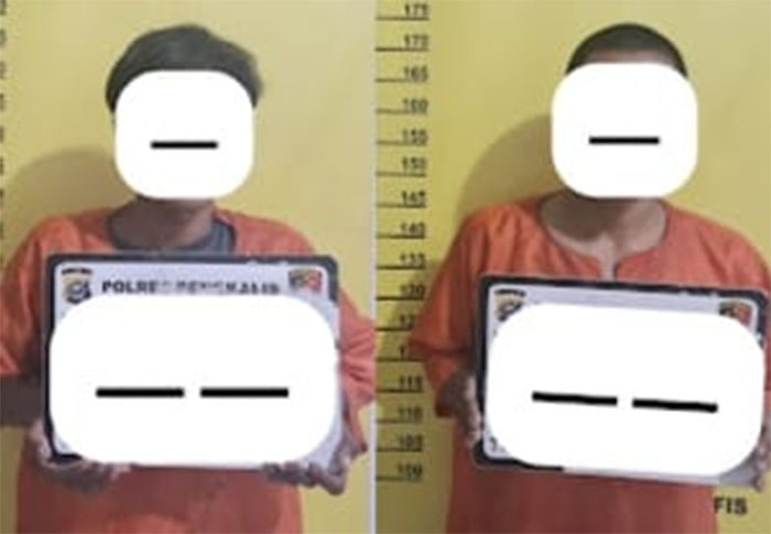 Dua pelaku pencurian kendaraan bermotor saat berada di Polres Bengkalis