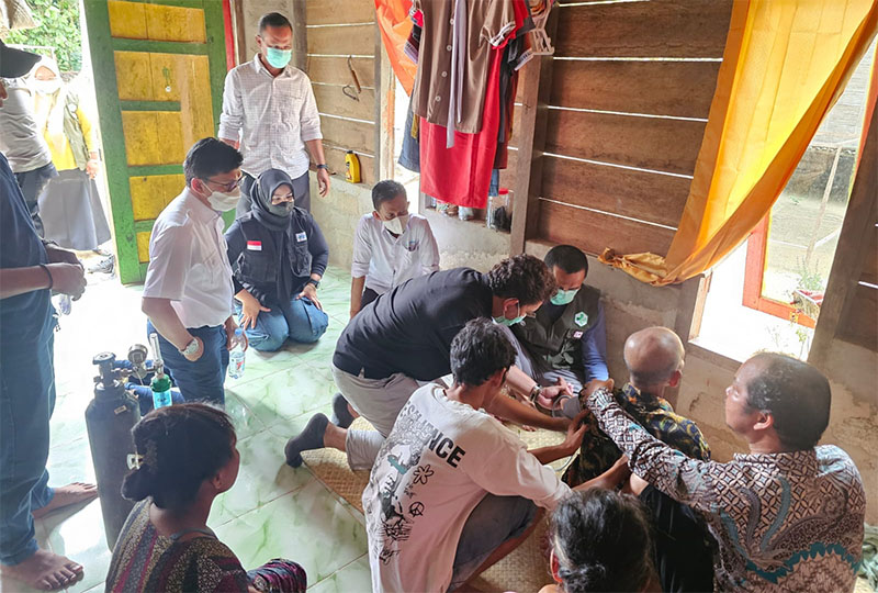 Kepala Diskes Inhu, Sandra SKM MKM bersama tim Kemenkes RI saat melakukan penyelidikan epidemiologi lanjutan, baru-baru ini.