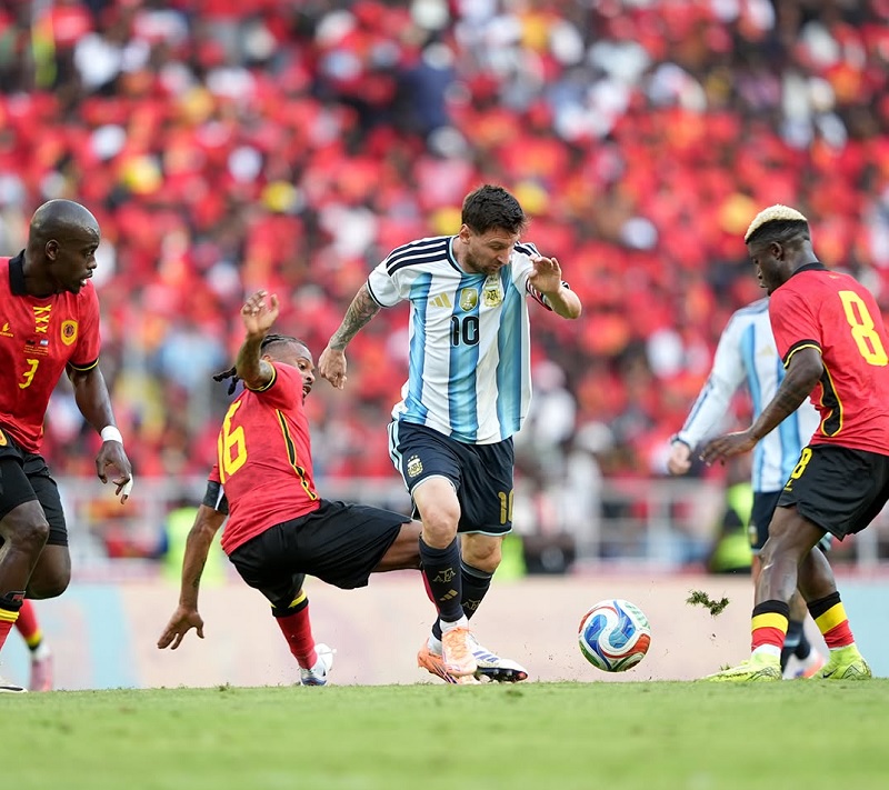 Lionel Messi mencetal satu gol dan assist untuk Lautaro Martinez saat Argentina mengalahkan Angola 2-0 dalam laga persahabatan di Luanda.
