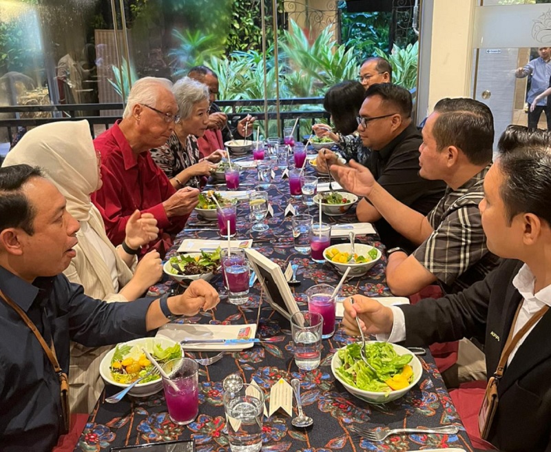 Wako Pekanbaru Agung Nugroho makan malam bersama mantan PM Singapura Goh Chok Tong, Kamis (13/11/2025).