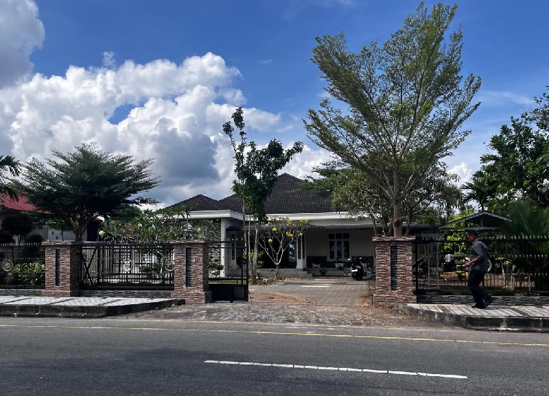 Kediaman Irwan Nasir yang akan ditempati Bupati Kepulauan Meranti H Asmar sebagai rumah dinas yang baru, Senin (17/11/2025).