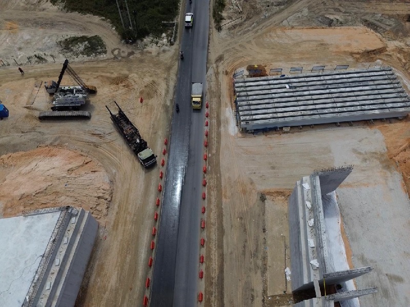 Untuk memastikan keamanan selama proses konstruksi jalan lingkar tol Pekan, Hutama Karya bersama instansi terkait menerapkan&nbsp;sistem buka&ndash;tutup&nbsp;di&nbsp;Jalan Raya Garuda Sakti KM 7.