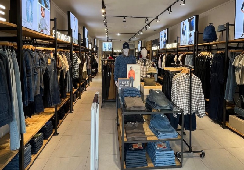 Penggemar denim atau fashion pada umumnya dapat menemukan koleksi lengkap Levi&rsquo;s&reg; mulai dari lini klasik yang jadi simbol heritage Levi&rsquo;s&reg; hingga produk berkualitas premium di store terbaru mereka.